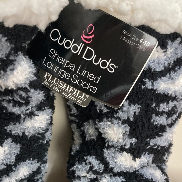 🆕 Cuddl Duds Black and White Fuzzy Socks! - Picture 3 of 9